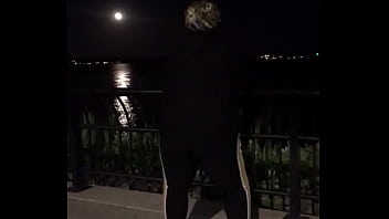 夜間外出禁止令の後に私たちが外に出るストロベリームーン!!