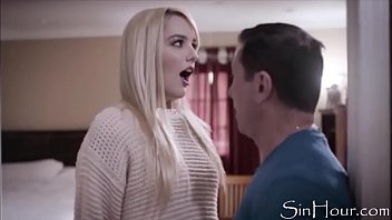 継娘が妊娠するために中出しを懇願する - Kenna James