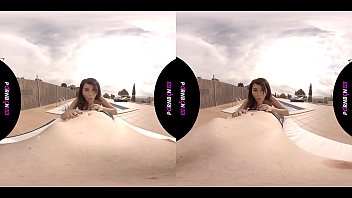 VR第5の淫乱マニアの若い隣人は、角質コミュニティプールに入り、屋外でファックしたいですPORNCN 4KによるスペインのバーチャルリアリティでのPOVラティーナポルノ