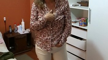 ARDIENTES69-私の妻は彼女のおっぱいを見せることに興奮しています