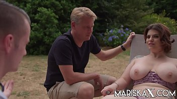 Mariskax грудастая Lucia Love трахает ландшафтных дизайнеров