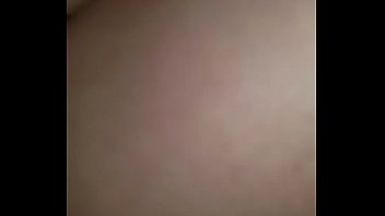 私がメキシコのガールフレンドとセックスしている間、彼女は喜びの叫び声を上げて濡れますこれは非常に暑いです