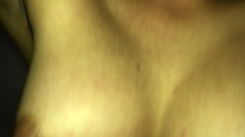 彼は私のチンポが血を流しているのを気の毒に思い、私に尻を折るように頼みます