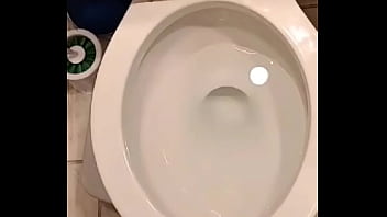 舞台恐怖症のためにカメラでおしっこをする問題、それを押し出さなければならない
