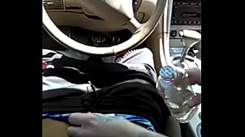 この白い雌犬は、ディックを気持ちよくさせる方法を知っています