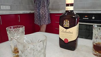 友達の奥さんとセックス。 彼女が私から妊娠しなかったことを願っています