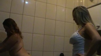 Взрыв на севере, пухлый доставщик помимо заработка денег на доставке выиграл 2 вкусных минета Инес Вентура - Мелисса Алекксандер