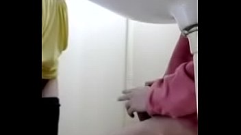 両親が昼寝をしたら、トイレに逃げる