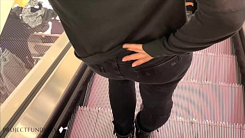 公共更衣室での自発的なセックス