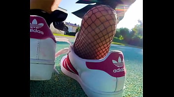 私の完全に汗と臭いAdidas 、ぶら下がり、ダイビング