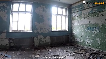 Русская студентка публично сосет и трахается в заброшенной школе (английские субтитры)