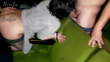 X映画館での乱交-私は夫の前でX映画館でいくつかの男性に犯されます-パート2