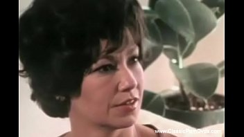 古典的な毛深い熟女とのヴィンテージセックス