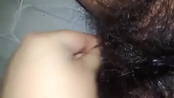 すでにベッドで自慰行為