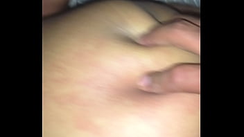 私は彼女を激しく叩きます