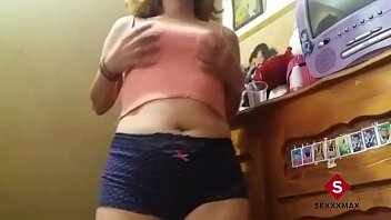 我的女朋友给我打了视频电话，我录制了！你必须看到它！