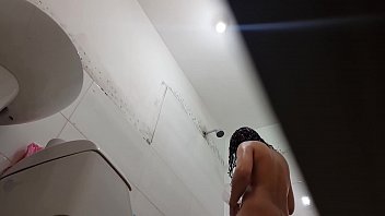 방과후 샤워 실에서 그녀를 감시 해