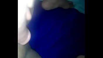 私は彼女が一人で自分に愛を与えているのを見つけました