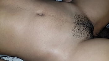 뻔뻔스러운 여학생이 파티 후 기록됩니다.