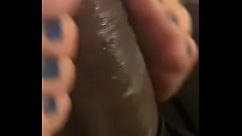 私は同僚に彼女のぽっちゃりしたリルのかわいいつま先でリルの愛を私に与えるように説得しました（パート1）