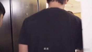 漂亮姐姐勾引弟弟的帅气朋友 被大鸡巴操的超享受 看小穴没少被草