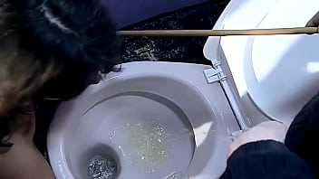 我华丽的私人性奴隶Melanie Memphis。 她是我最喜欢的奴隶，她看起来天真无邪，年轻，而且喜欢肛交，角色扮演，我可以在需要时使用她。第1部分。