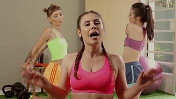 NASTY EMME WHITE, BIA ROMANXXX и NITTIE ВНУТРЕННИЕ ФИТНЕСОМ И РЕШАЮТ Уйти к суке