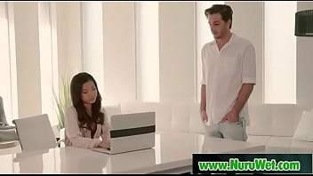 アジアのマッサージ師が石鹸のマッサージをします-ルーカスフロスト、ヴィーナスカイ