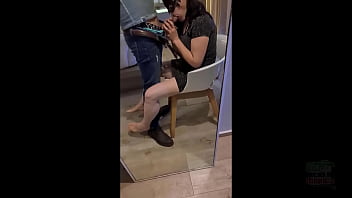 メキシコ人の人妻は、それをすべて我慢できると思っていました。良くない。しかし、なんと金持ちのチンポ、いたるところに潮吹き。