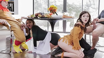Семейный трах на День Благодарения - Brooklyn Chase, Rosalyn Sphinx