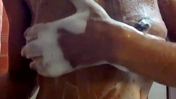 生姜湿った彼女の石鹸ウェット乳首おっぱいクローズアップ腹