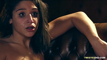 舞台裏の男は他の誰かになりすましているアベラ・デンジャーとセックスします