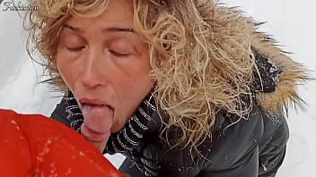 彼女のスキーインストラクターとの山でのホットセックスセッション。彼は13.38でファイナルエピッククリームパイで2回カミングします。以前の超狂気の本当のオルガスム。 （拡張バージョン）