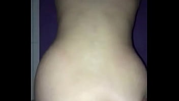 サオは王暁秦に立ち上がれないように強制した