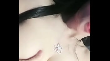 巨根に乗ってかわいい巨乳中国の女の子