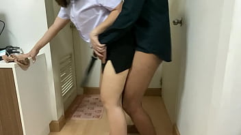 授業が終わったら戻ってきてセックスをします。