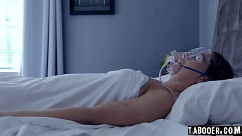 Чери ДеВиль в роли Кейт, страдающей агорафобией. Когда она изливает свои мысли на мужчину в сапогах. Это доставляет ей удовольствие самой.