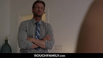RoughFamily.com ⏩ 失業中の継娘が家の男を粉砕 - ニッキー・ピーチ