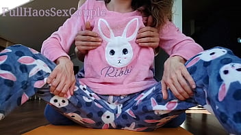 パジャマコンパイルでセクシーなステップシスタースパンクのお尻の手コキとザーメンをからかう