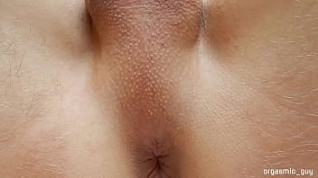 私が脈動するオルガスムに私の陰茎をマスターベーションしている間、私の美しいお尻の穴を見てください