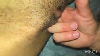 私は彼の堅い雄鶏を吸います、彼はそれを私の喉に押し込みます