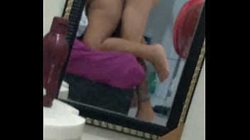 ミストレスをお尻で捕まえた、私が一番好きなように！ダナドンナが鏡で撮影した、このビデオをチェックしてください！
