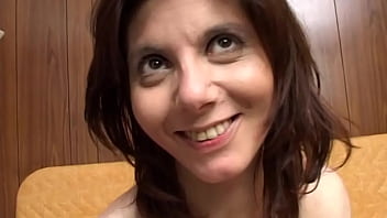 私の友達の友達イザベルは大きな女で、彼女の大きくて長い猫になりたいと思っています