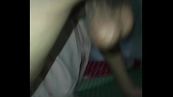 妻が不在で義兄とビデオを持っている