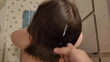 髪フェチザーメンで中出しし、乾いた髪にブラシをかける