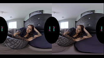 VRHUSHヴァネッサベガはあなたに彼女のタイトなお尻を使ってほしい