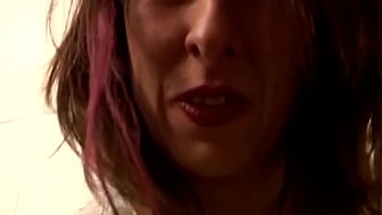 ナンシーは怒っている友人を撮影し、彼の友人が興奮して彼のお尻に彼のコックを接着するのを見ました