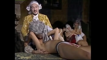 Великолепное развлечение костюма