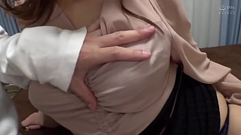 큰 가슴, 큰 엉덩이, 살찐 몸매를 가진 아름다운 여성이 단단한 피스톤으로 좆됩니다! 자지와 함께 벗겨지는 익은 보지에 정자를 함침!