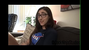 スペースキャンププレビューへの旅行のためにセックスに脅迫されたオタクリトルステップシスター-アディシェパード